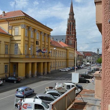 Apartment Downtown Osijek Pokoj fotografie